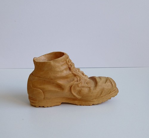 Handgeschnitzter bergschuh aus - bergschuh,