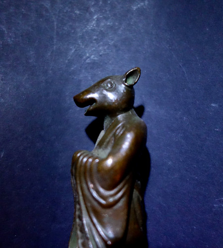 Alte bronzefigur eines - alte,