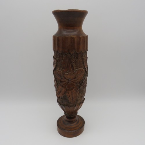 Handgeschnitzte holzvase mit - handgeschnitzte,